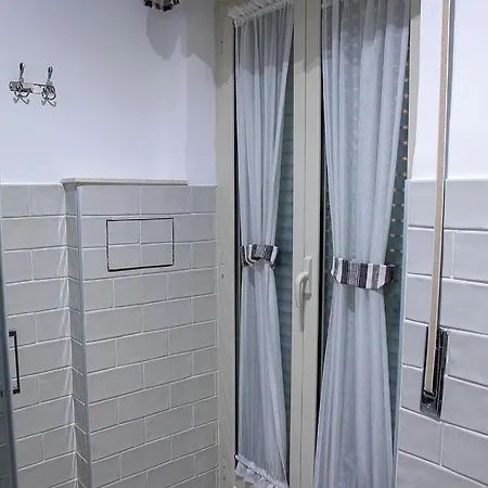 Zuroli Bed and Breakfast 4*